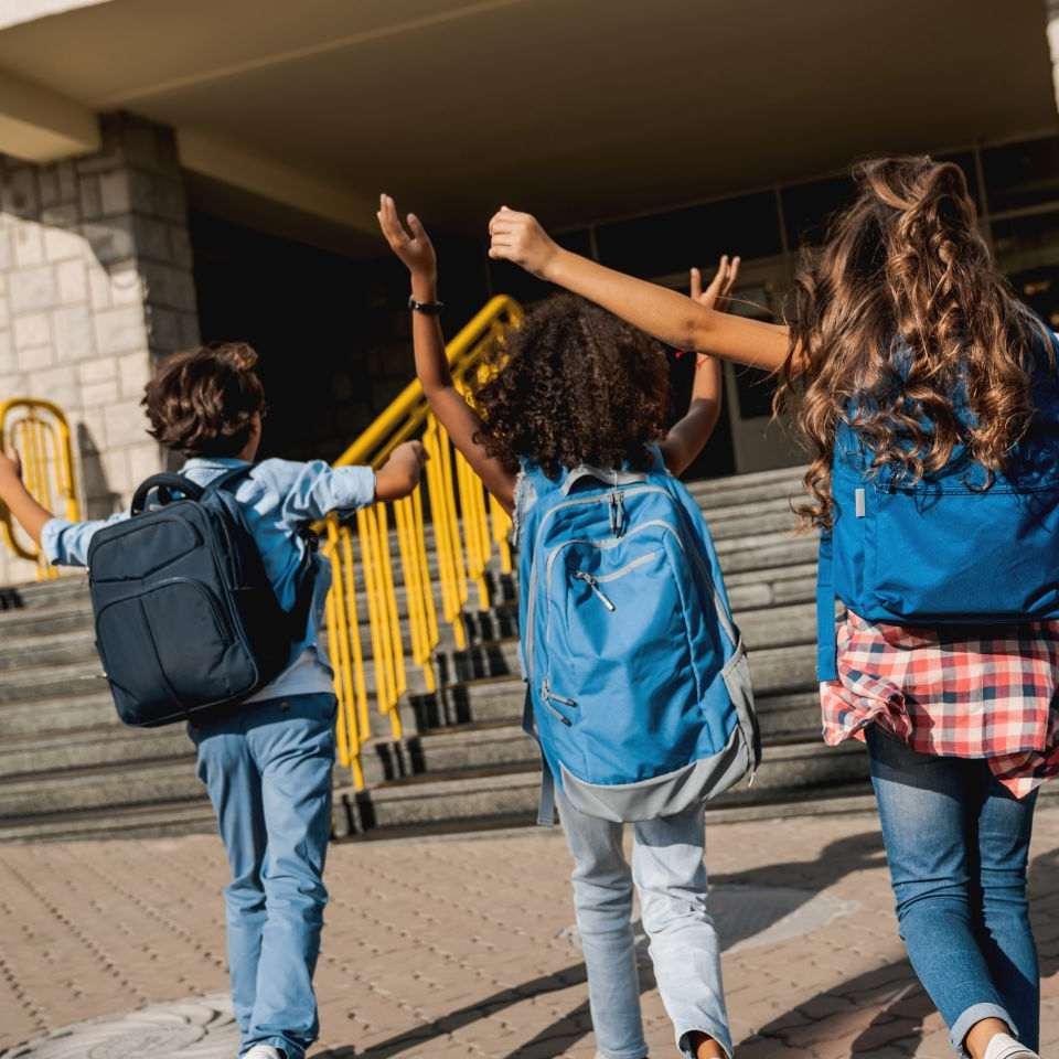 Kids walking into school.